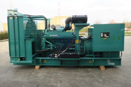 Cummins QST30-G7 810 KVA generator low hours used diesel
